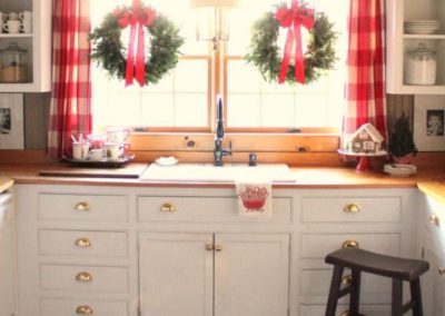 Deck the Halls and the Kitchen